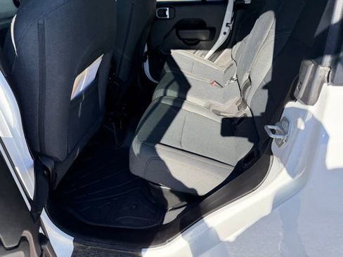 Used 2024 Jeep Gladiator Sport image 12