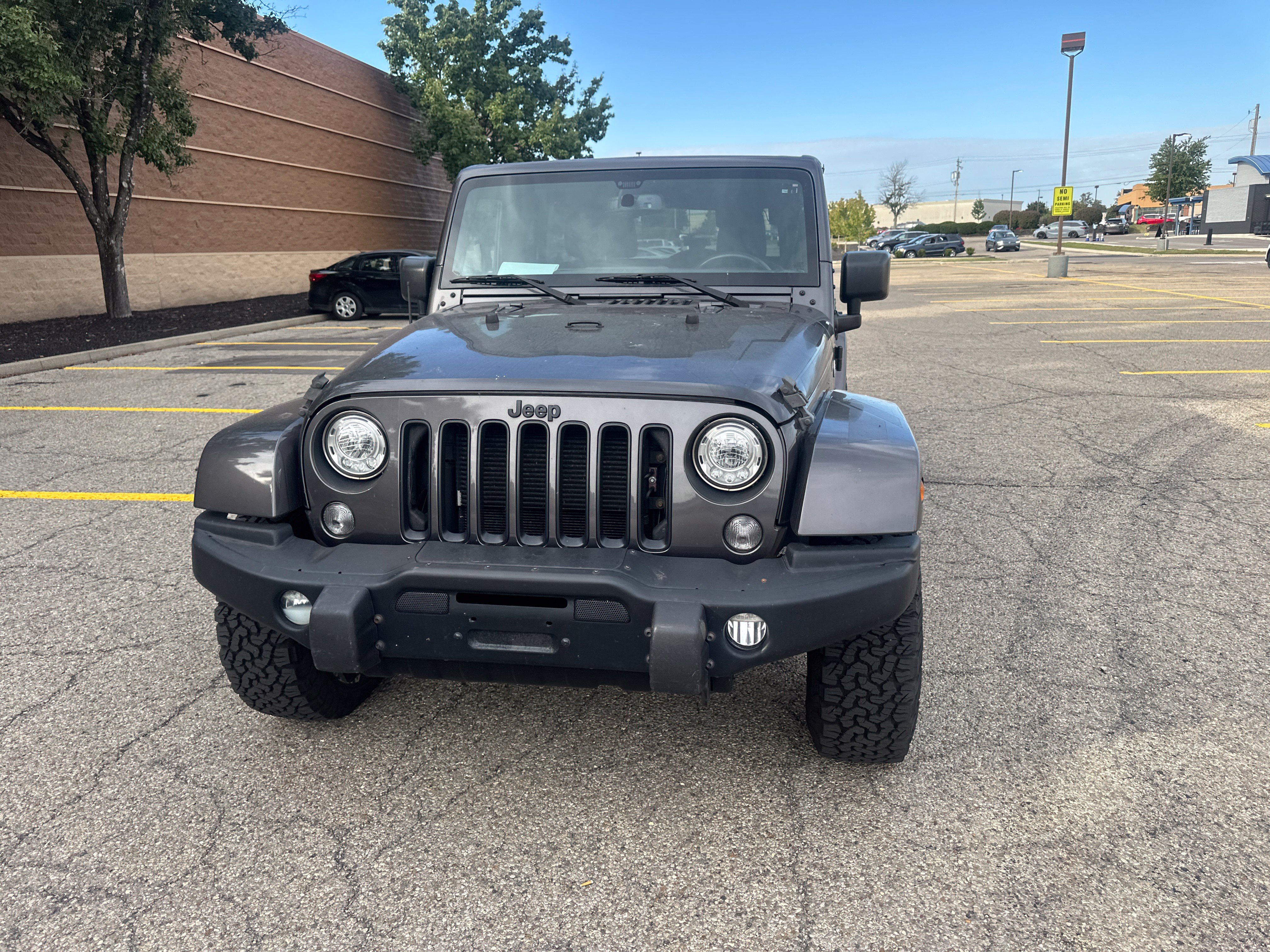 Used 2017 Jeep Wrangler Unlimited Sahara AWD/4WD image 12