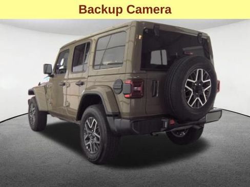 Used 2026 Jeep Wrangler Unlimited Sahara AWD/4WD image 8