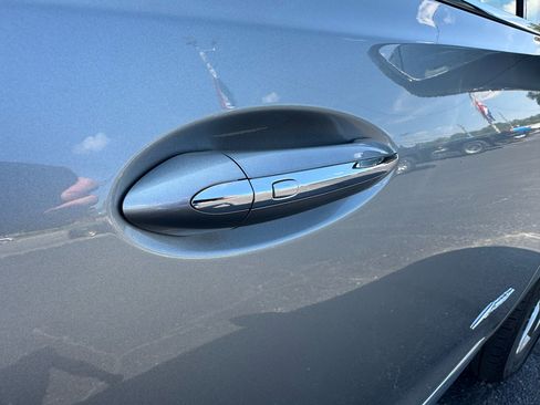 Used 2023 Buick Enclave Avenir w/ Avenir Technology Package image 11