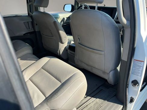Used 2015 Toyota Sienna XLE image 11