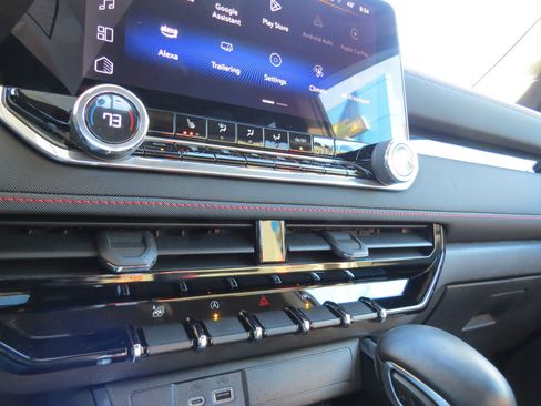 Used 2024 Chevrolet Colorado Z71 w/ Z71 Convenience Package 2 image 21