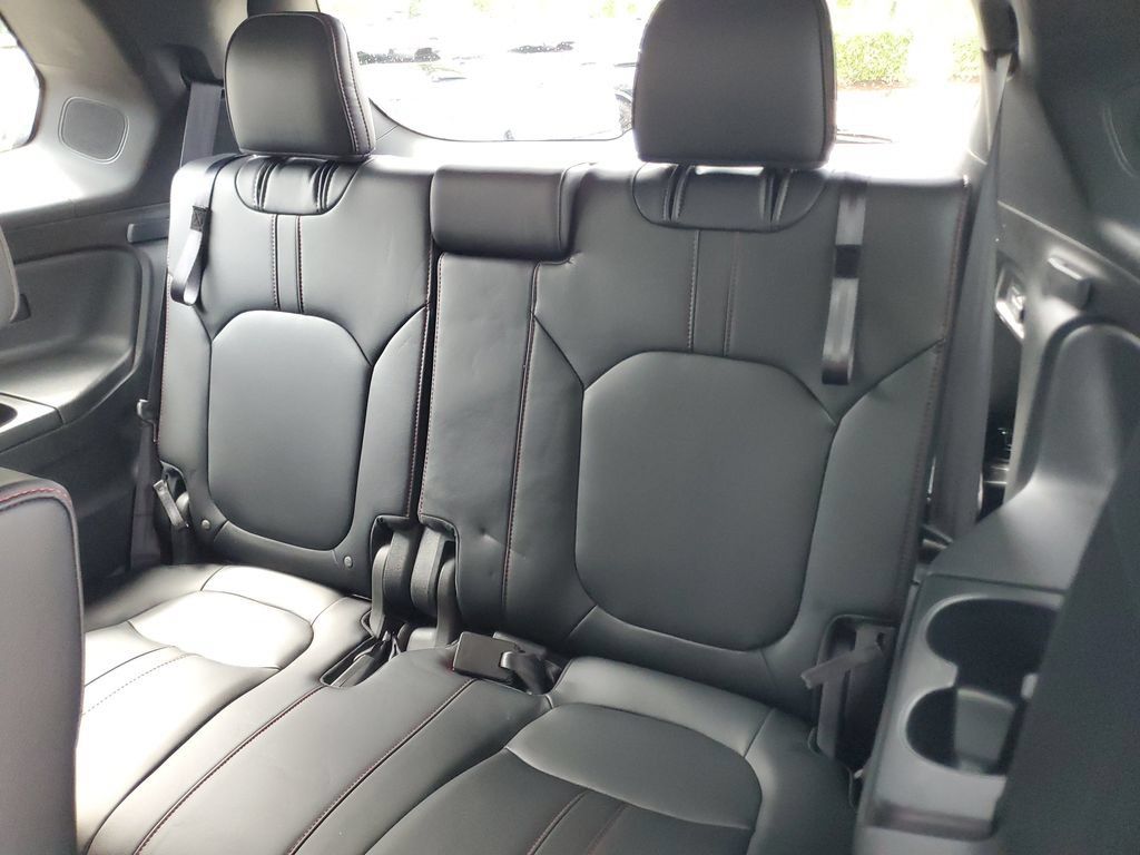 Used 2025 Honda Pilot Black Edition image 9