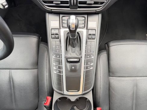 Used 2021 Porsche Macan AWD/4WD image 20