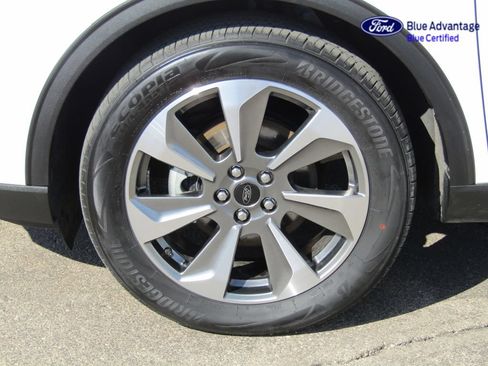 Certified 2025 Ford Escape Platinum w/ Premium Technology Package AWD/4WD image 4