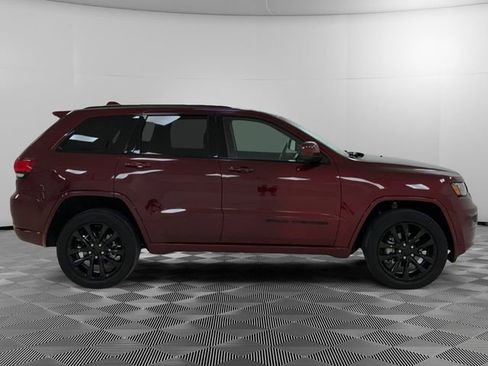 Used 2020 Jeep Grand Cherokee Altitude image 2