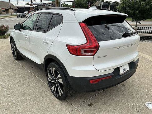 Used 2025 Volvo XC40 B5 Plus AWD/4WD image 10