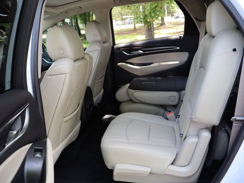 Used 2021 Buick Enclave Essence w/ Sport Touring Edition FWD image 38