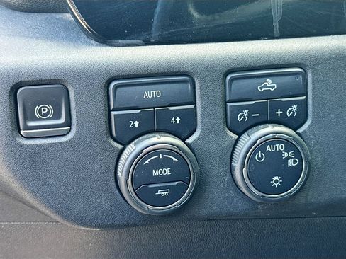 Used 2023 Chevrolet Silverado 1500 LT AWD/4WD image 12