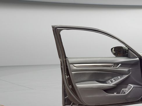 Used 2022 Honda Accord Sport image 10