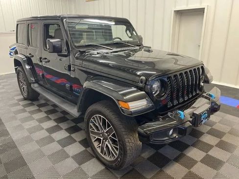 Used 2022 Jeep Wrangler Unlimited Sahara image 2