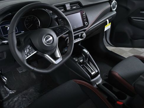 New 2025 Nissan Versa SR w/ Trunk Package FWD image 9