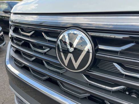 New 2026 Volkswagen Atlas Cross Sport SE FWD image 10