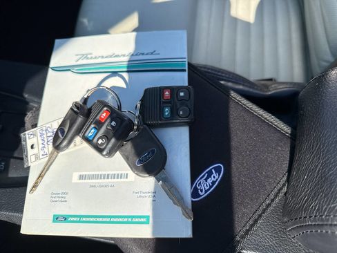 Used 2003 Ford Thunderbird image 39