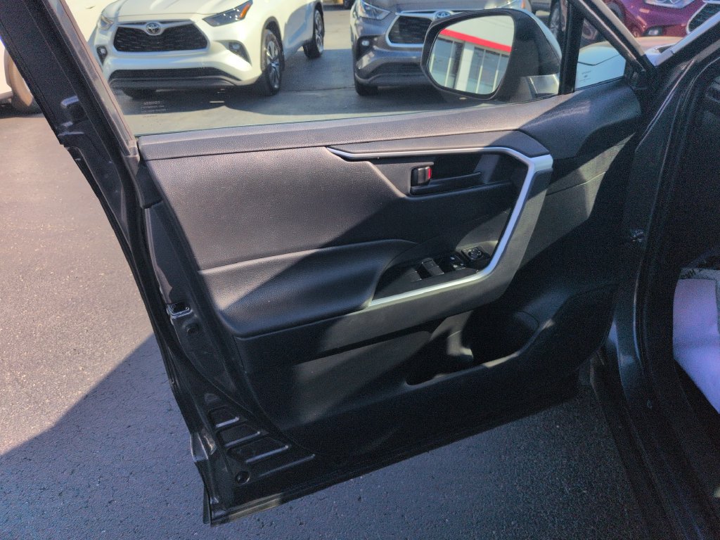 Certified 2025 Toyota RAV4 LE AWD/4WD image 10