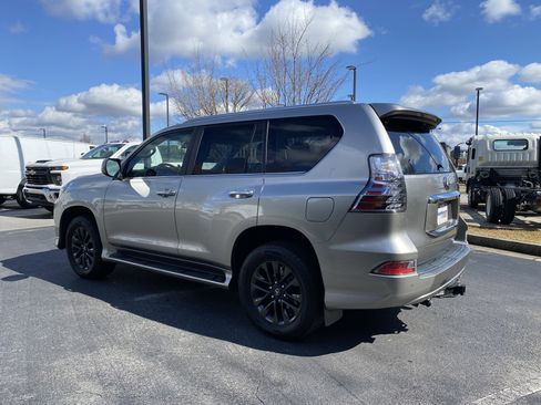 Used 2020 Lexus GX 460 Premium w/ Premium Package image 7