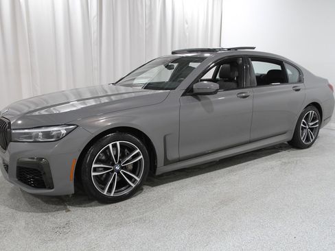 Certified 2022 BMW 740i xDrive w/ M Sport Package image 3