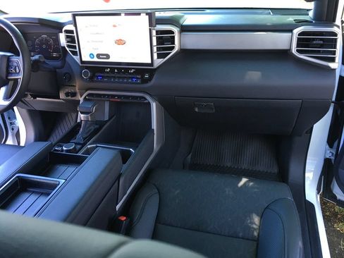 Used 2025 Toyota Tundra Limited AWD/4WD image 33