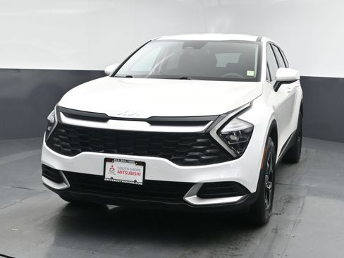 Used 2023 Kia Sportage LX AWD/4WD image 1