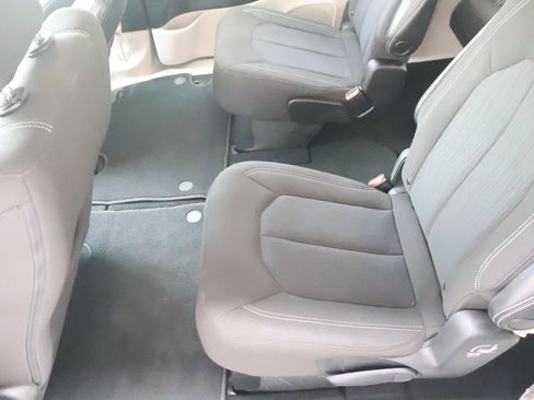 Used 2023 Chrysler Voyager LX FWD image 44