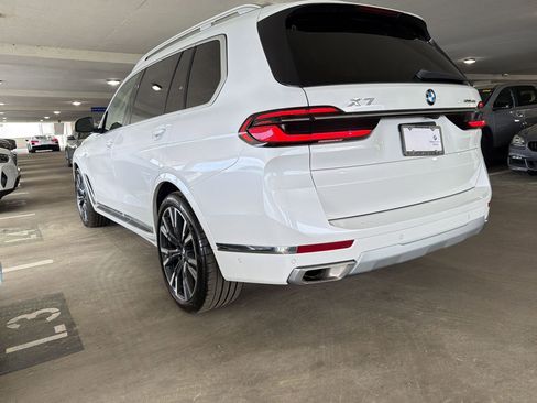 Used 2023 BMW X7 xDrive40i w/ Executive Package image 3