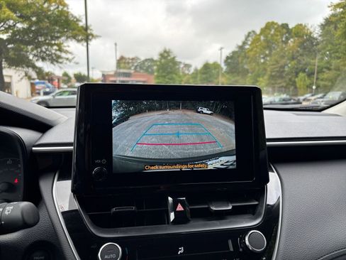 Used 2025 Toyota Corolla Cross LE image 17