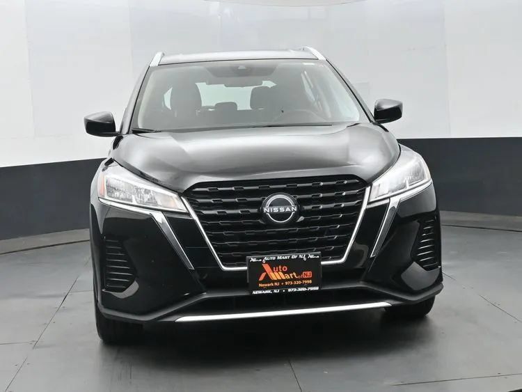 Used 2024 Nissan Kicks SV FWD image 3