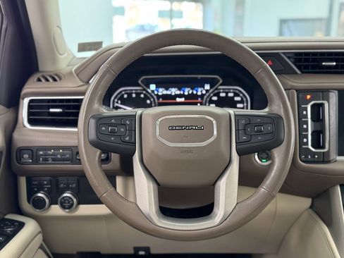 Used 2021 GMC Yukon Denali w/ Denali Premium Package image 19