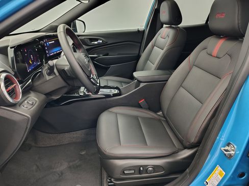 Used 2025 Chevrolet Trax RS w/ Sunroof Package image 23