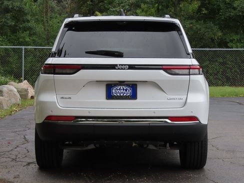 New 2025 Jeep Grand Cherokee Limited w/ Luxury Tech Group II image 18