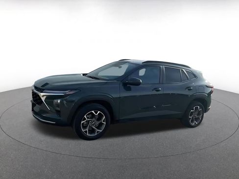 Used 2025 Chevrolet Trax LT image 8