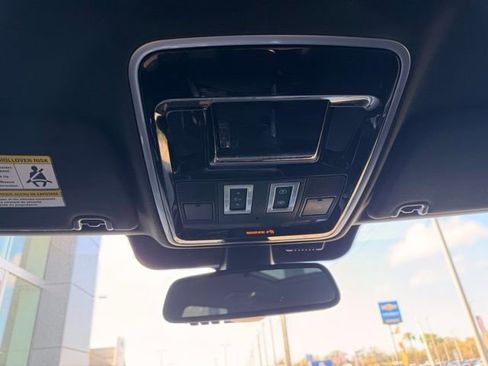 Used 2016 Land Rover Range Rover Sport HSE image 13