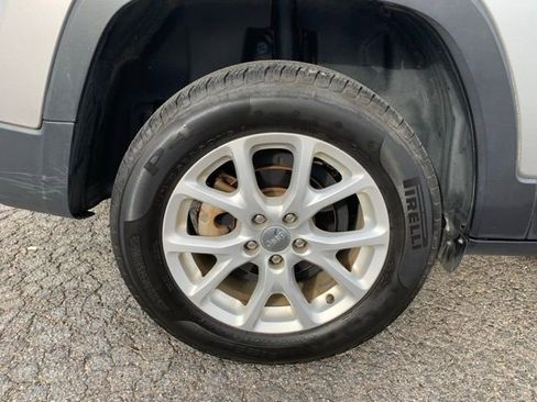 Used 2016 Jeep Cherokee Latitude w/ Comfort & Sound Group image 30