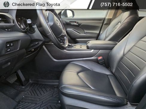 Used 2023 Toyota Highlander XLE image 19