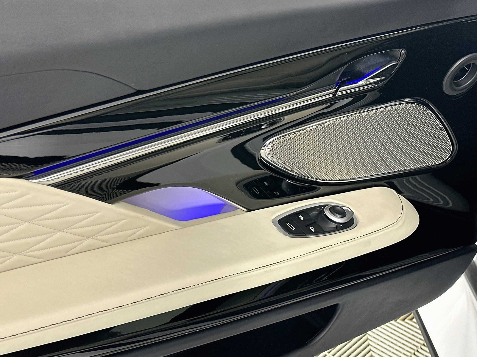 Used 2025 Aston Martin DB12 Coupe RWD image 20