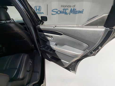 Used 2025 Honda Pilot TrailSport image 30