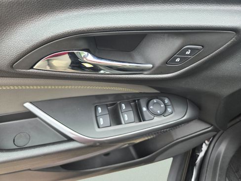 Used 2025 Chevrolet Trax ACTIV w/ Sunroof Package FWD image 12