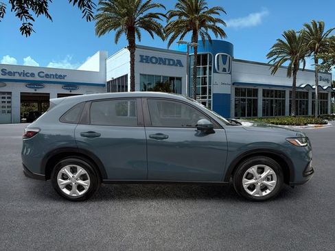 Used 2023 Honda HR-V LX image 9