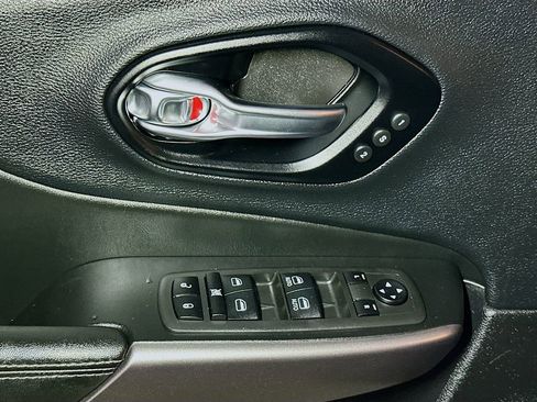 Certified 2021 Jeep Cherokee Limited w/ Elite Package image 15