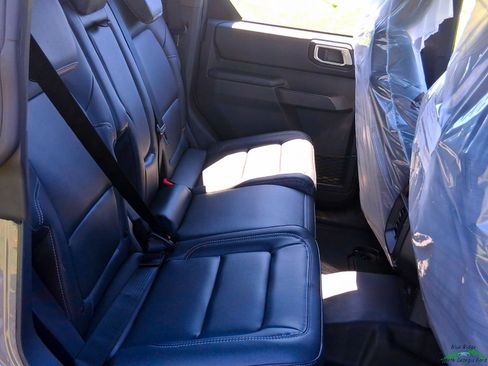 New 2026 Ford Bronco Badlands w/ Sasquatch Package AWD/4WD image 13