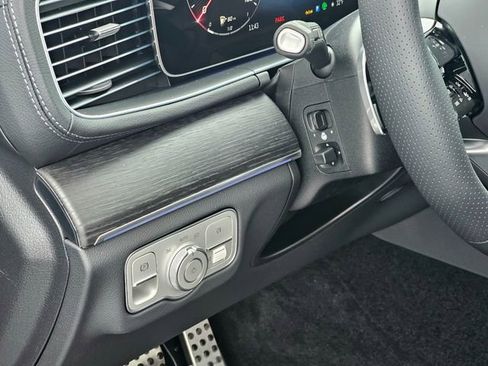 New 2026 Mercedes-Benz GLS 450 4MATIC image 17