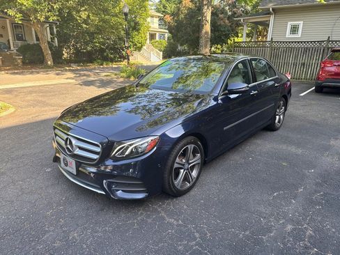 Used 2017 Mercedes-Benz E 300 4MATIC image 3