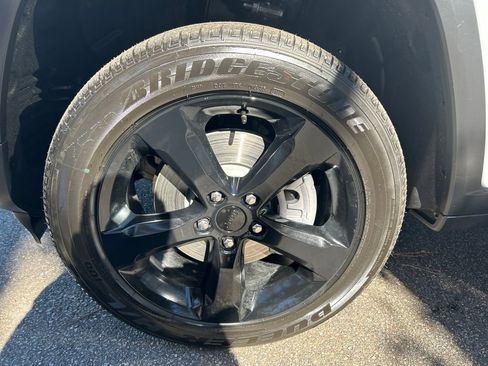 New 2025 Jeep Grand Cherokee L Altitude image 10