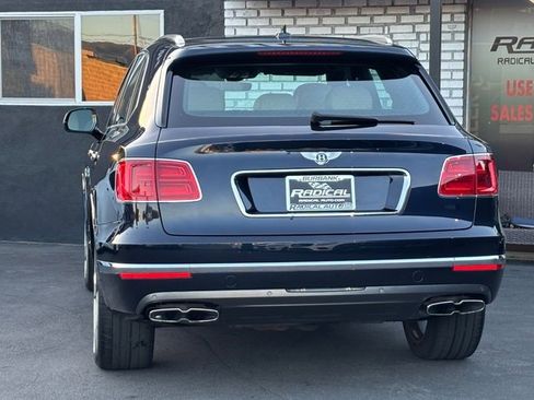 Used 2019 Bentley Bentayga AWD/4WD image 17
