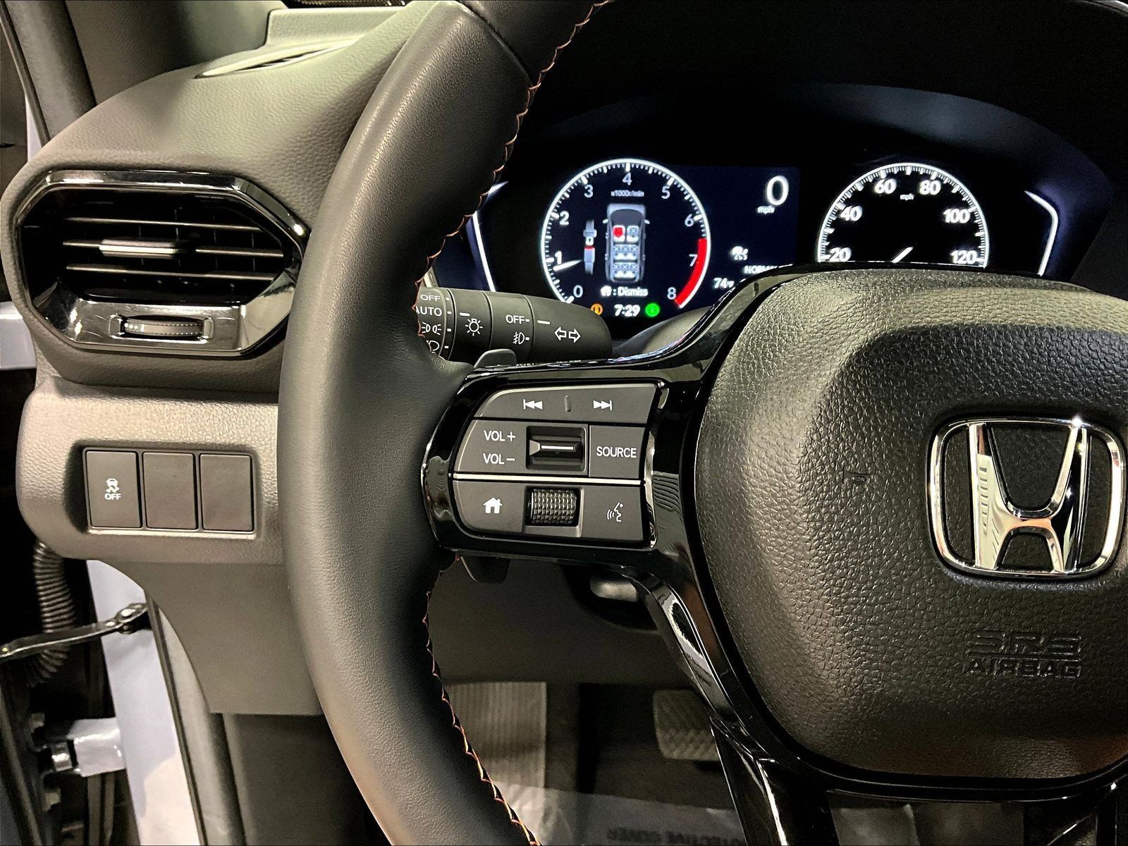Used 2025 Honda Pilot Sport image 11