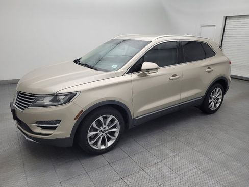 Used 2017 Lincoln MKC Select w/ Select Plus Package FWD image 2