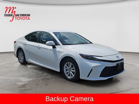 Used 2025 Toyota Camry LE FWD image 4