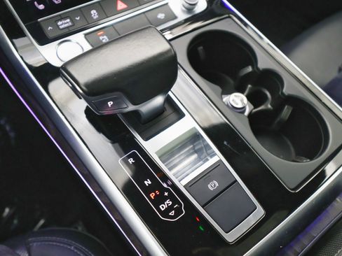 Used 2019 Audi Q8 Premium Plus w/ Premium Plus image 39