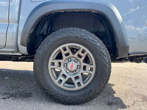 Used 2020 Toyota Tacoma TRD Off-Road w/ TRD Premium Off Road Package AWD/4WD image 13