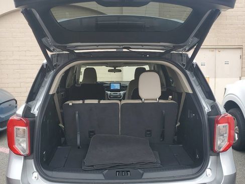 Used 2023 Ford Explorer XLT w/ Equipment Group 202A RWD image 11